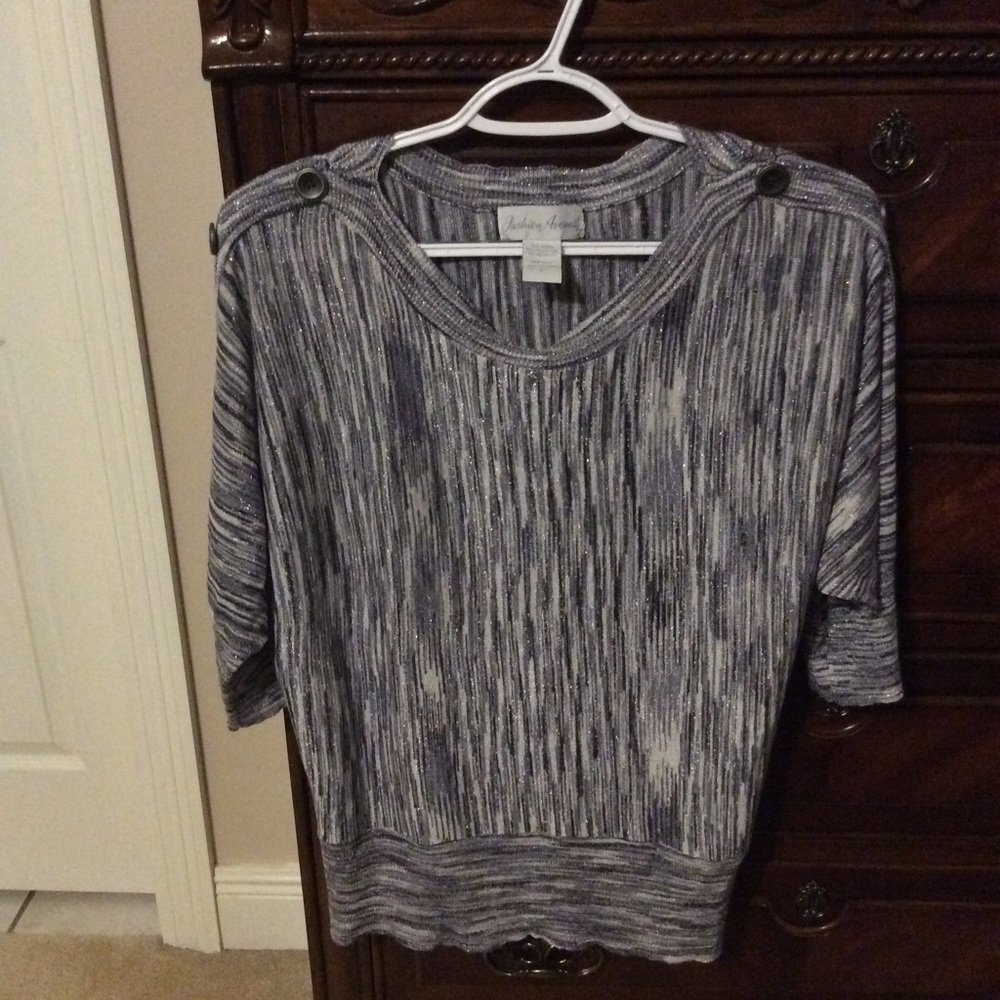 Black and gray/sliver light weight sweater.